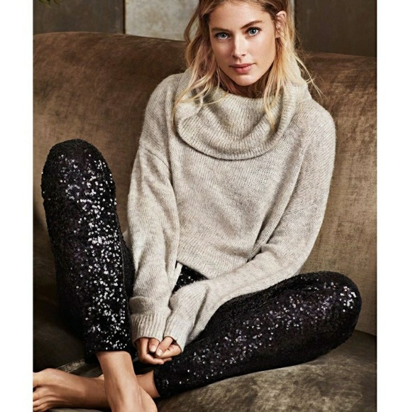 ❌SOLD Silver Sequin Boutique Pewter Leggings - Picture 4 of 7